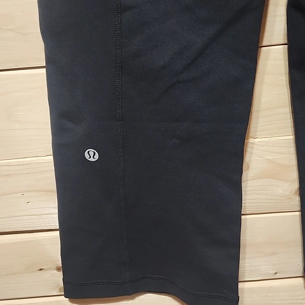 Lululemon Groove Crop Reversible Leggings  size 4